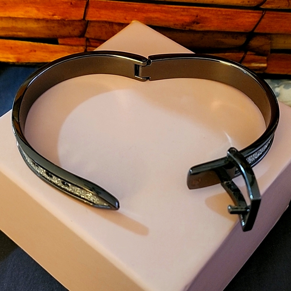--SOLD--Gunmetal Sparkle Buckle Bracelet - Picture 3 of 5